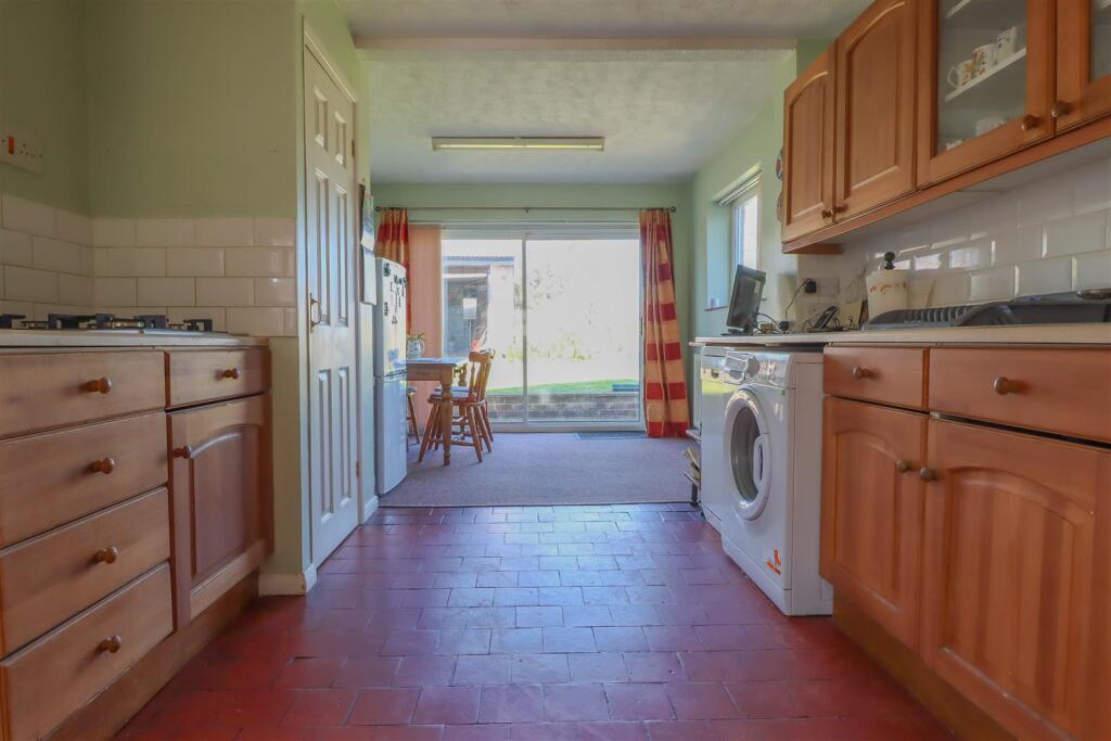 14 LABURNUM AVENUE.jpg