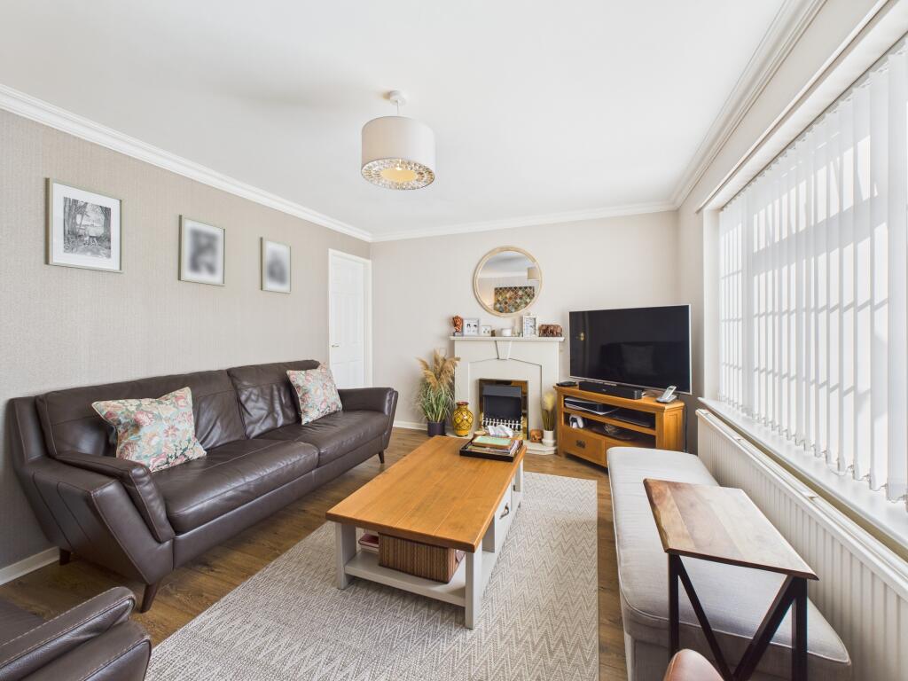 CAM04825G0-PR0172-STILL002