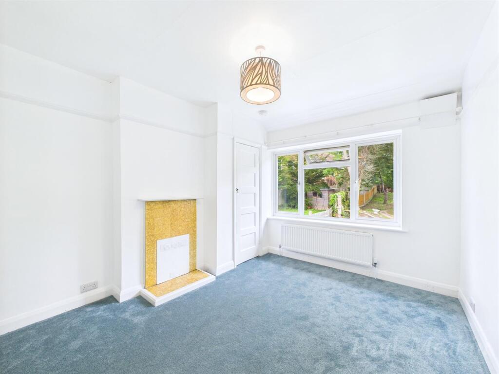 Back double bedroom.jpg