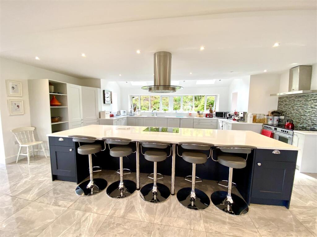 KICTHEN/DINING ROOM