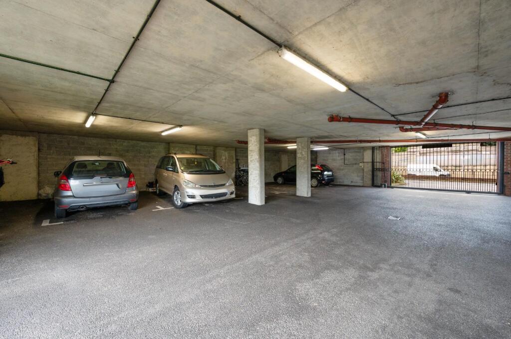 GAINSBOROUGH COURT  (15).jpg