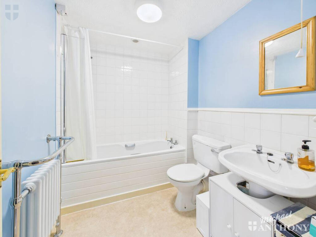 CAM03852G0-PR0477-STILL001-thumbnail-h750-70