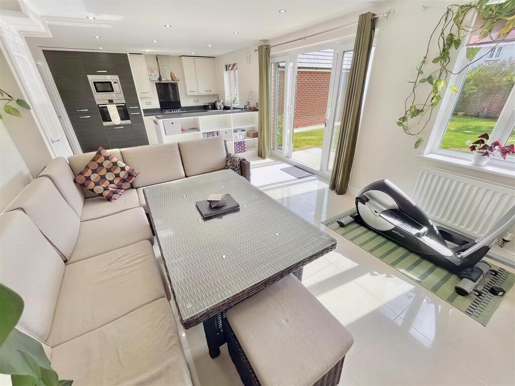 Dining Kitchen Aspect 2.
