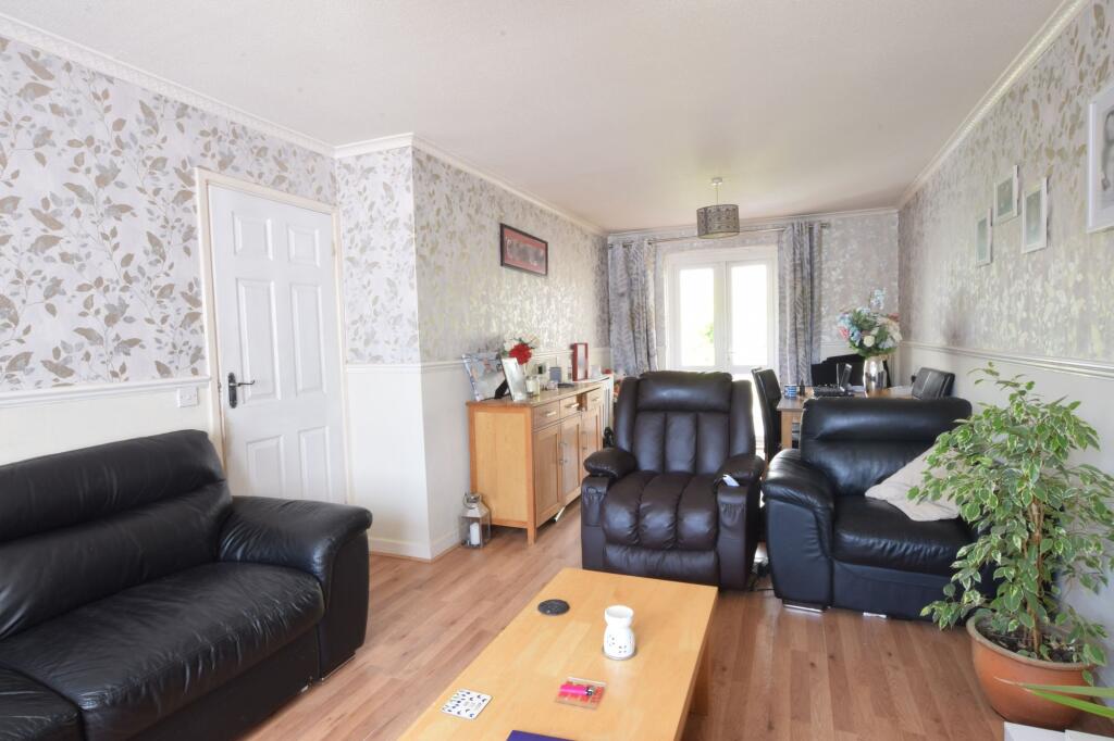 Sitting Room / Dining Room