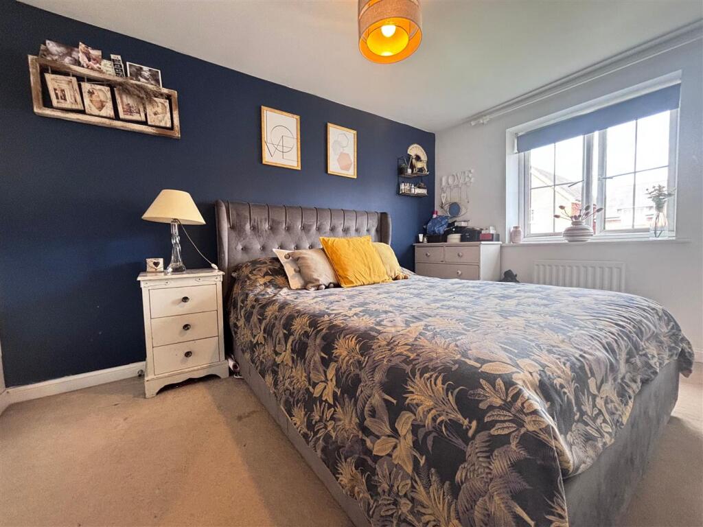 bedroom1.jpg