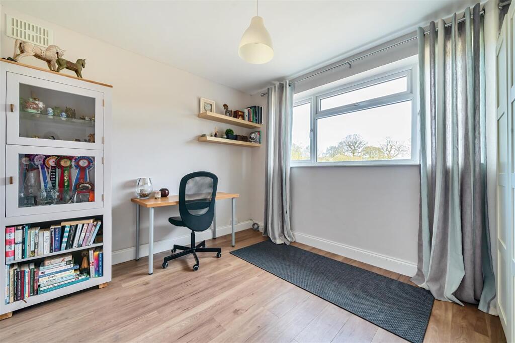 All Oaks Bungalow, Cathiron