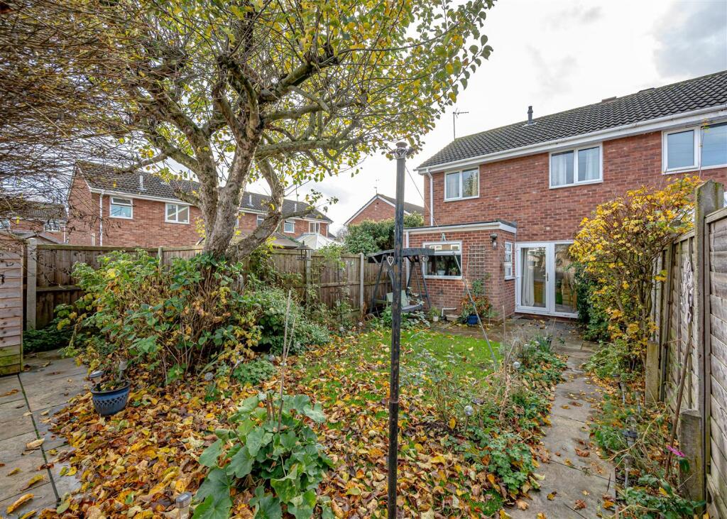 18 Longford Close-11.jpg