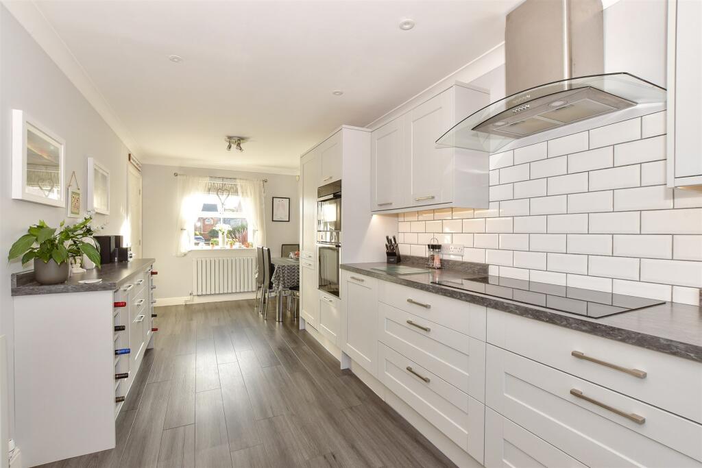 Kitchen/ Breakfast Room