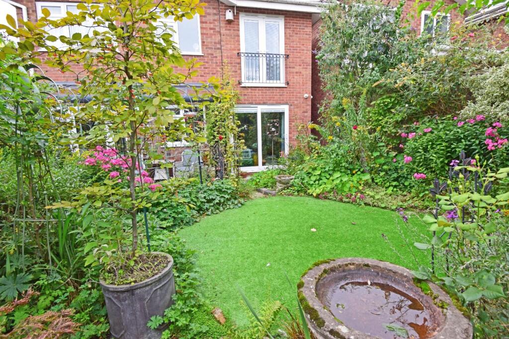 29 Old Station Road, garden 1.jpg