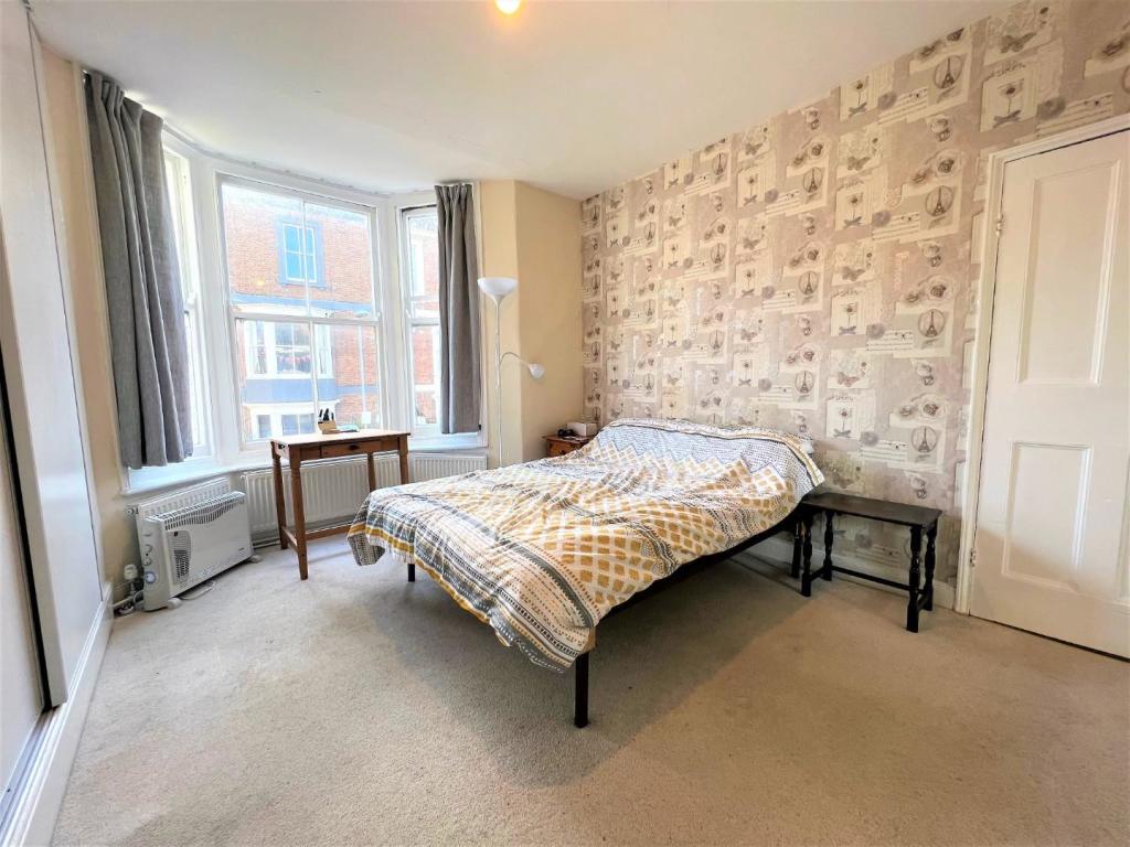 Bedroom 1.jpg