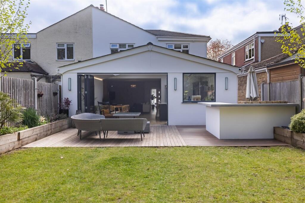 17 Woodland Way (47).jpg