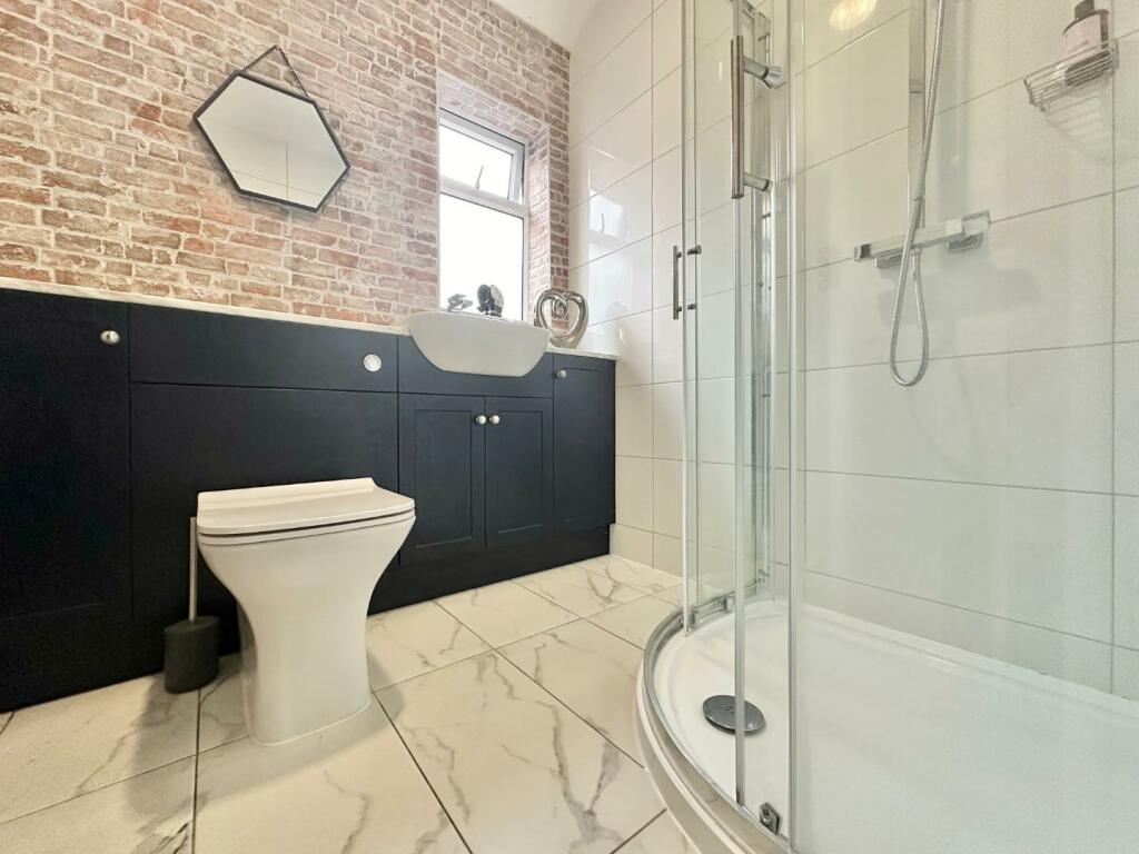 Family Shower Room
