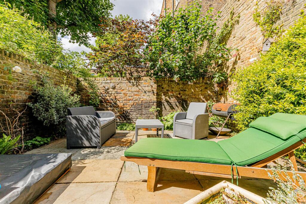 Amwell Street (22).jpg