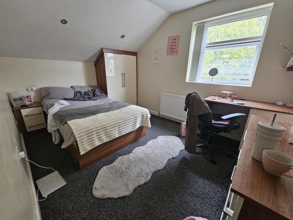 A cozy double bedroom featuring a comfortable b...