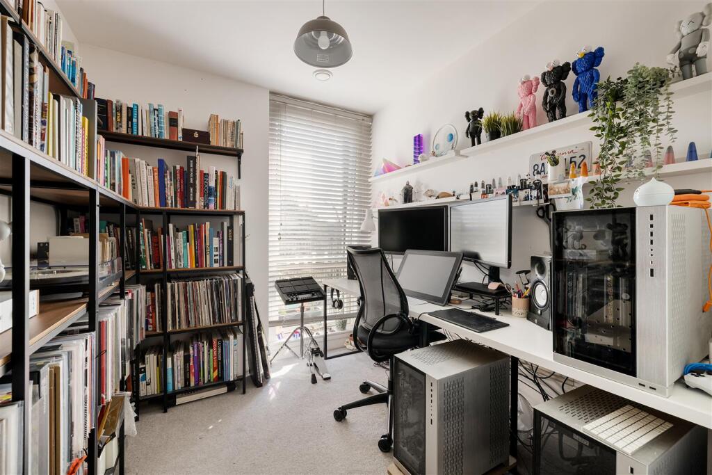 Britains Apartments 27 Sutherland Road, E17