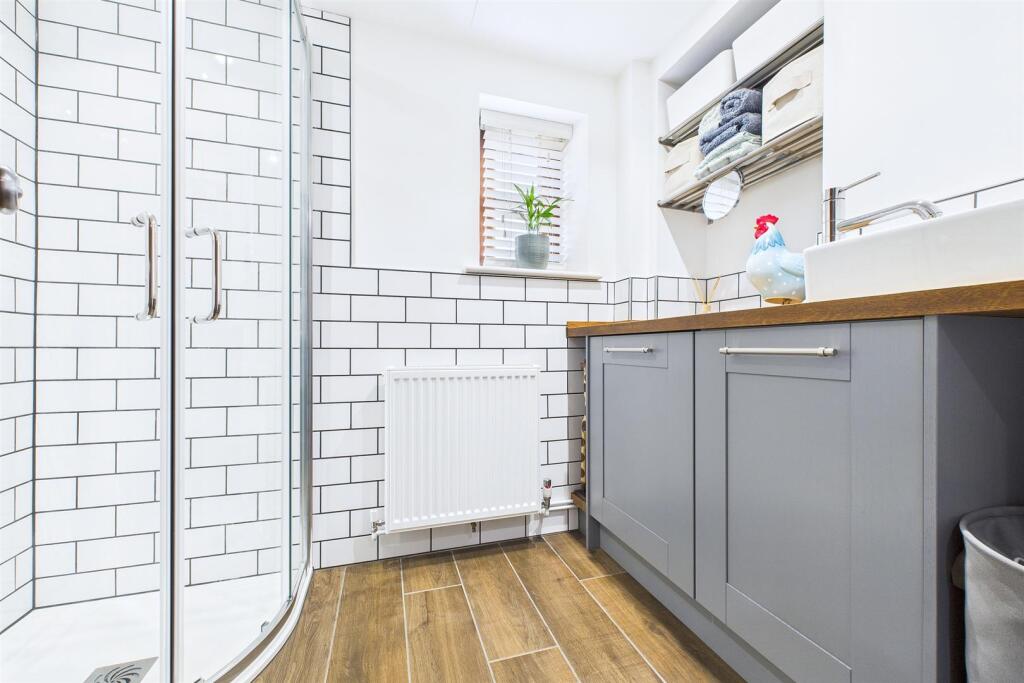 Groundfloor WC &amp; Shower Room