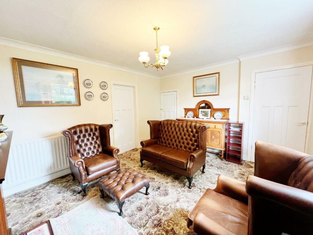 Lounge pic 4.jpg