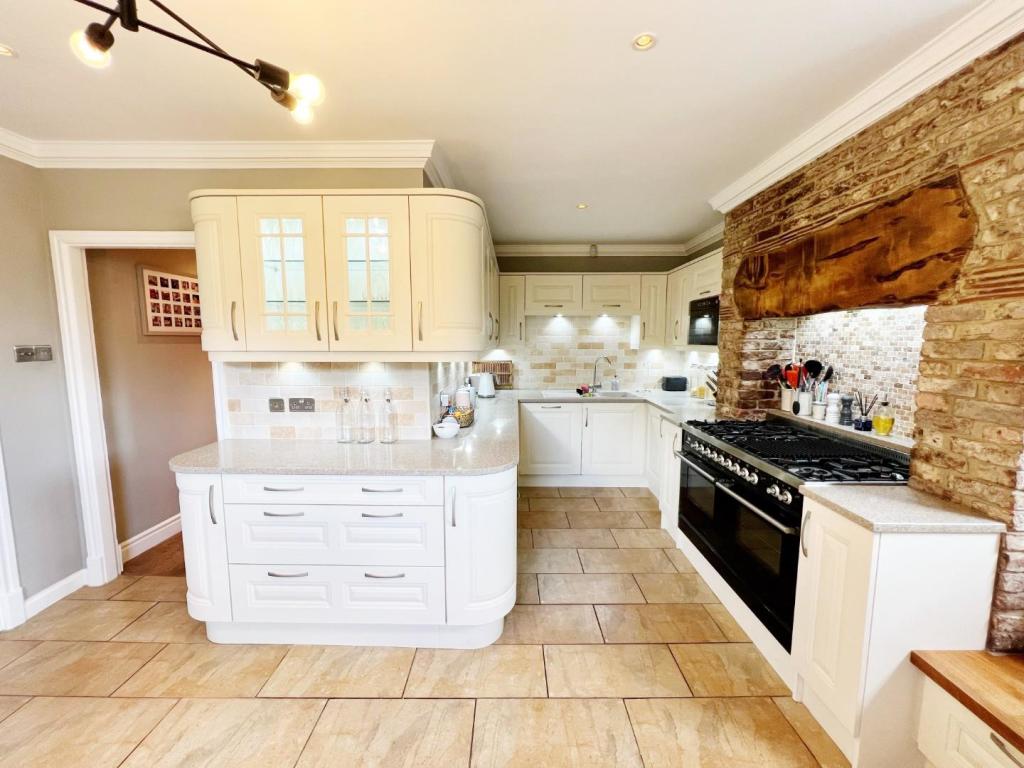 Kitchen pic 3.jpg