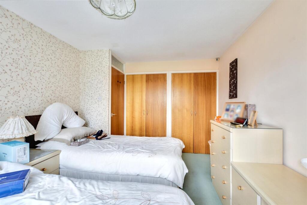 Bedroom 1_3.jpeg