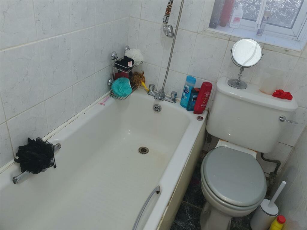 BATHROOM/WC