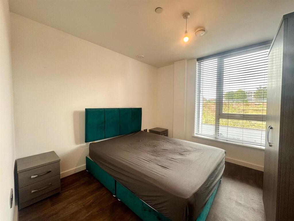 Second bedroom pic 1.jpeg