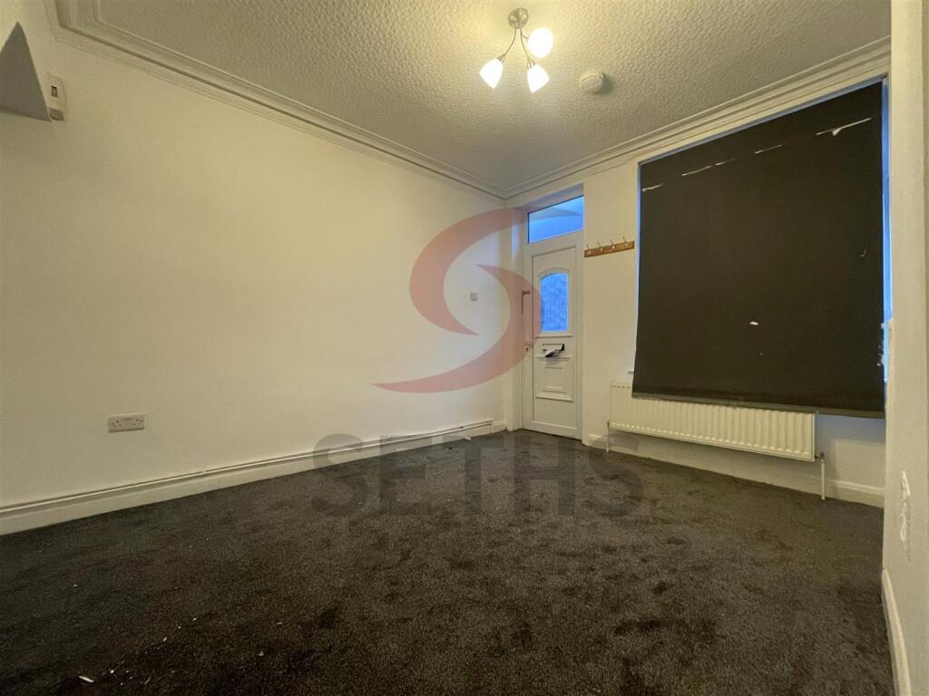 LIVING ROOM 1.jpg
