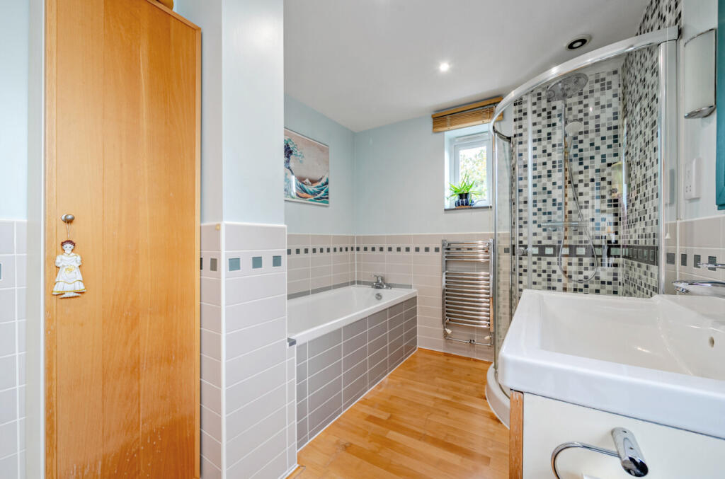 1364080-16-68f8a0...