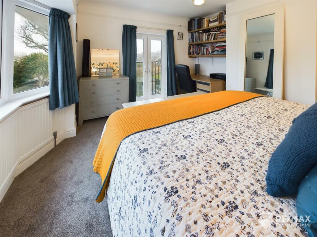 Bedroom 2 (5).jpg