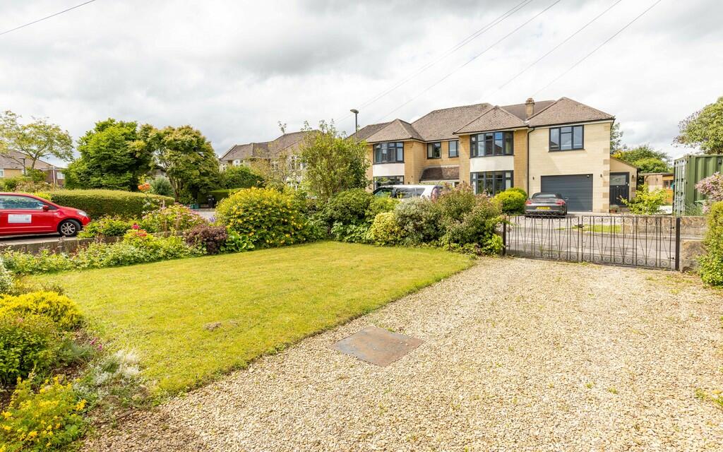 Driveway/Front Gd...