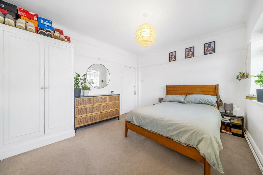 Bedroom 1 (2).jpg