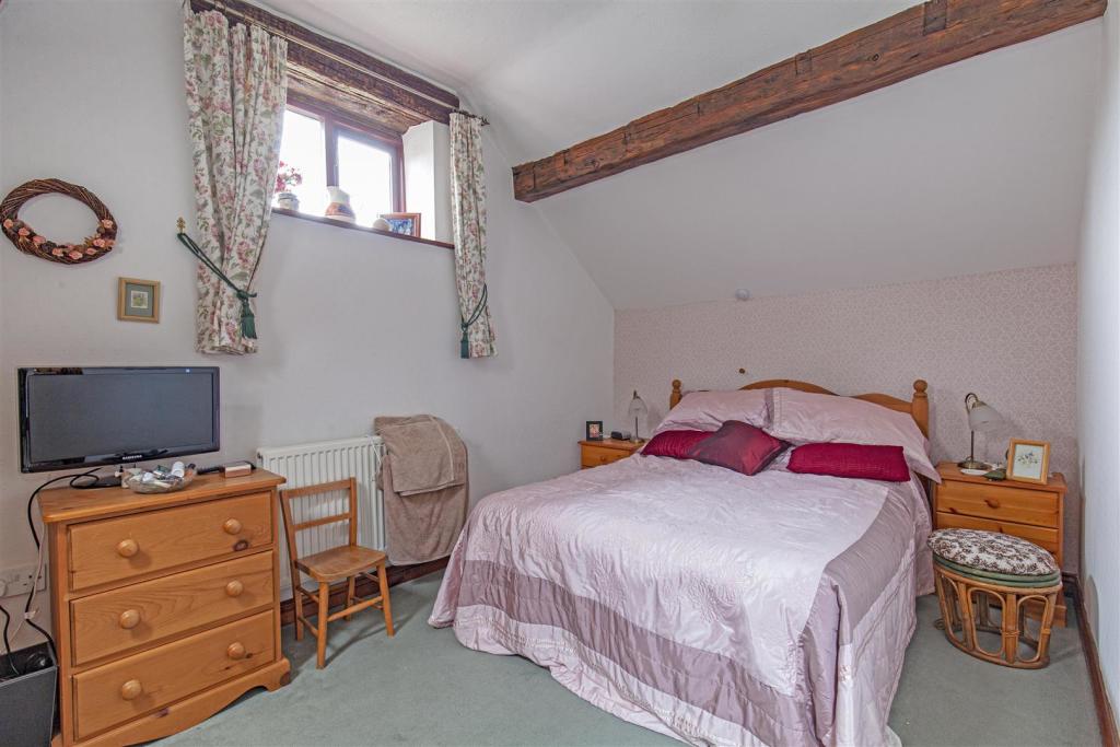Bedroom 2-1.jpg