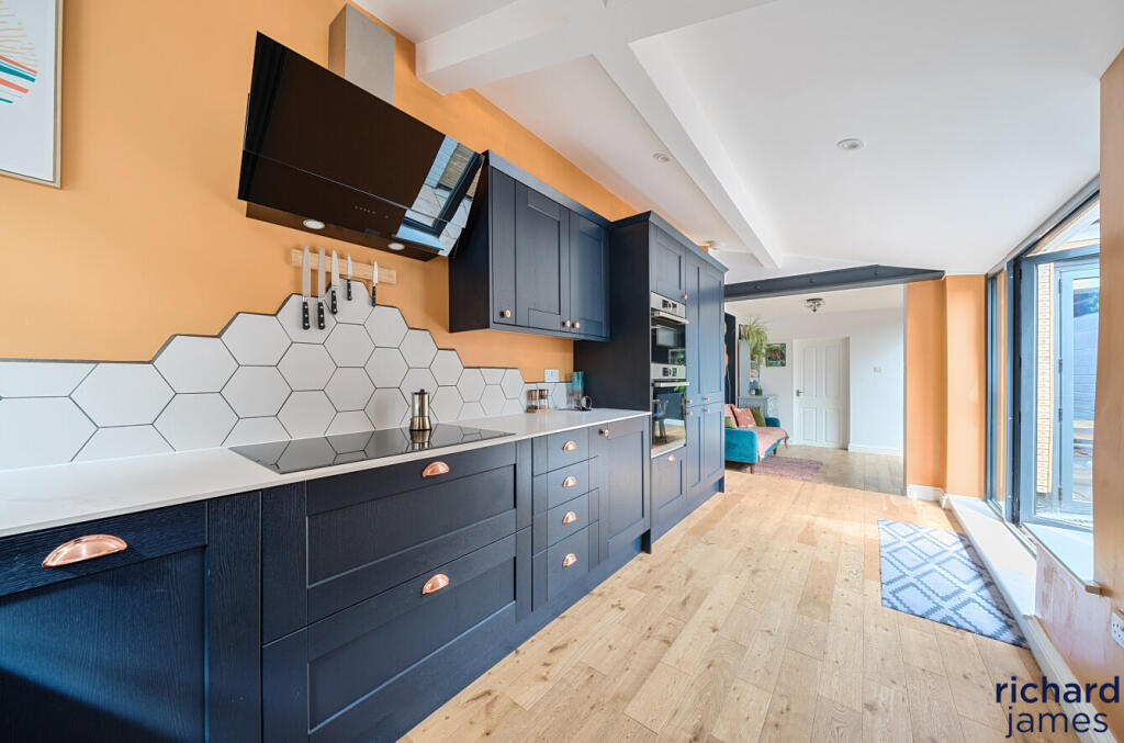 1cb7fd61d38a4684a8fc5a106ef717e6