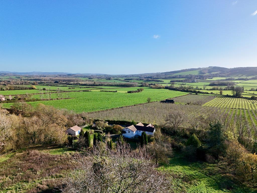 Ideal location, 10 mins from Hereford