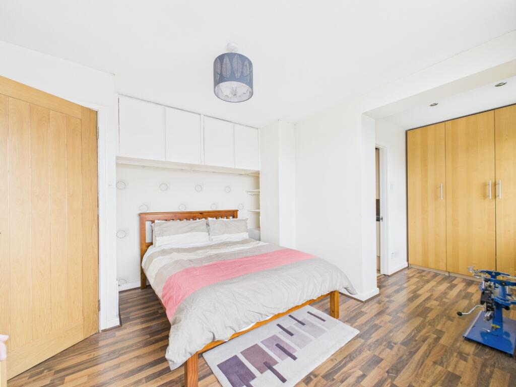 CAM02195G0-PR0095-STILL025