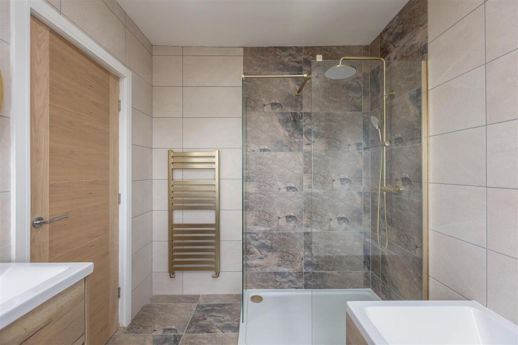 Chestnut Avenue 9 Bathroom-2.jpg