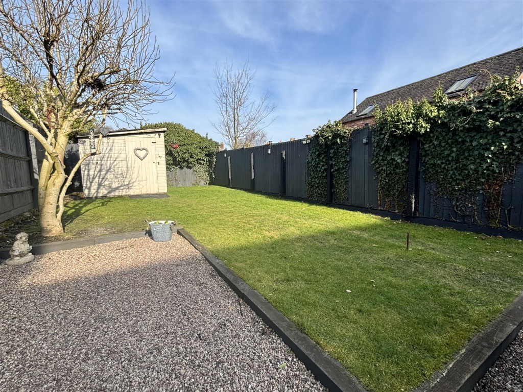 6 Avenue Road, Ashby