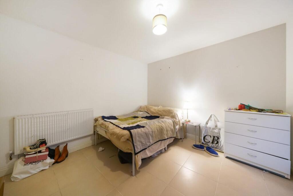 Basement-Flat-65-Foulden-Road-PmdgCvhjs1DmPT049p77