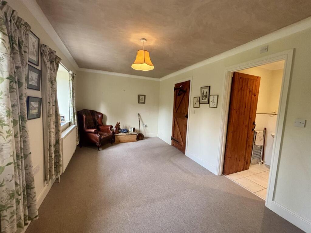 Bedroom 1 2.jpg