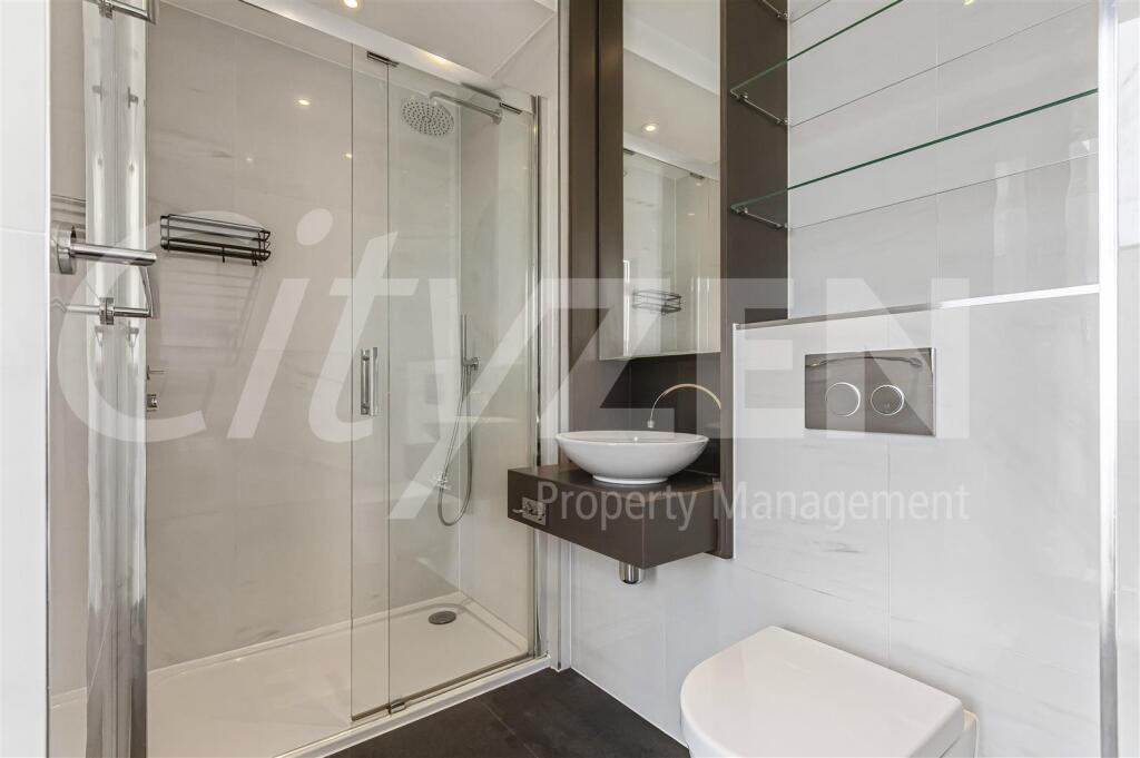 EN SUITE SHOWER ROOM