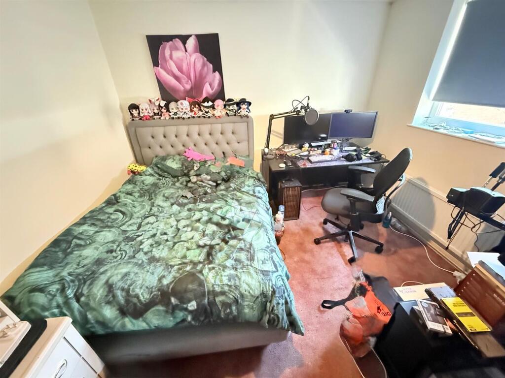 Bedroom 1.jpg
