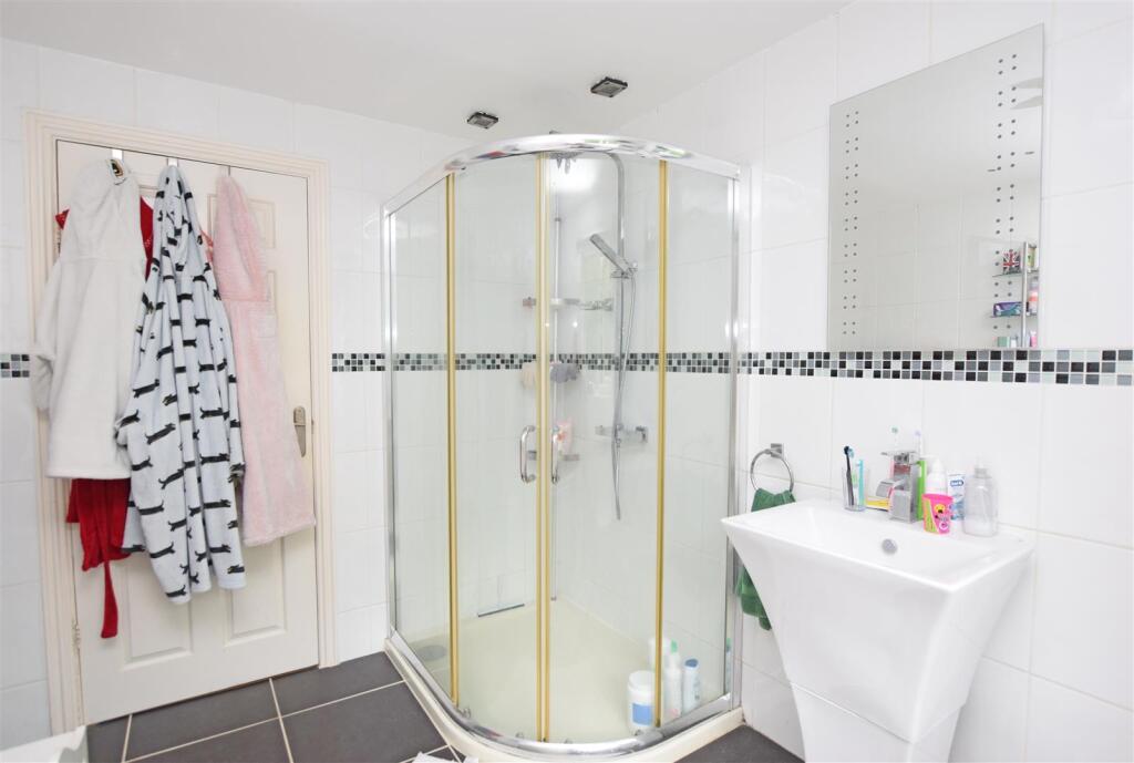 Bedroom 1 En Suite V2.JPG