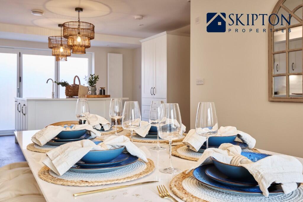 Dining/kitchen