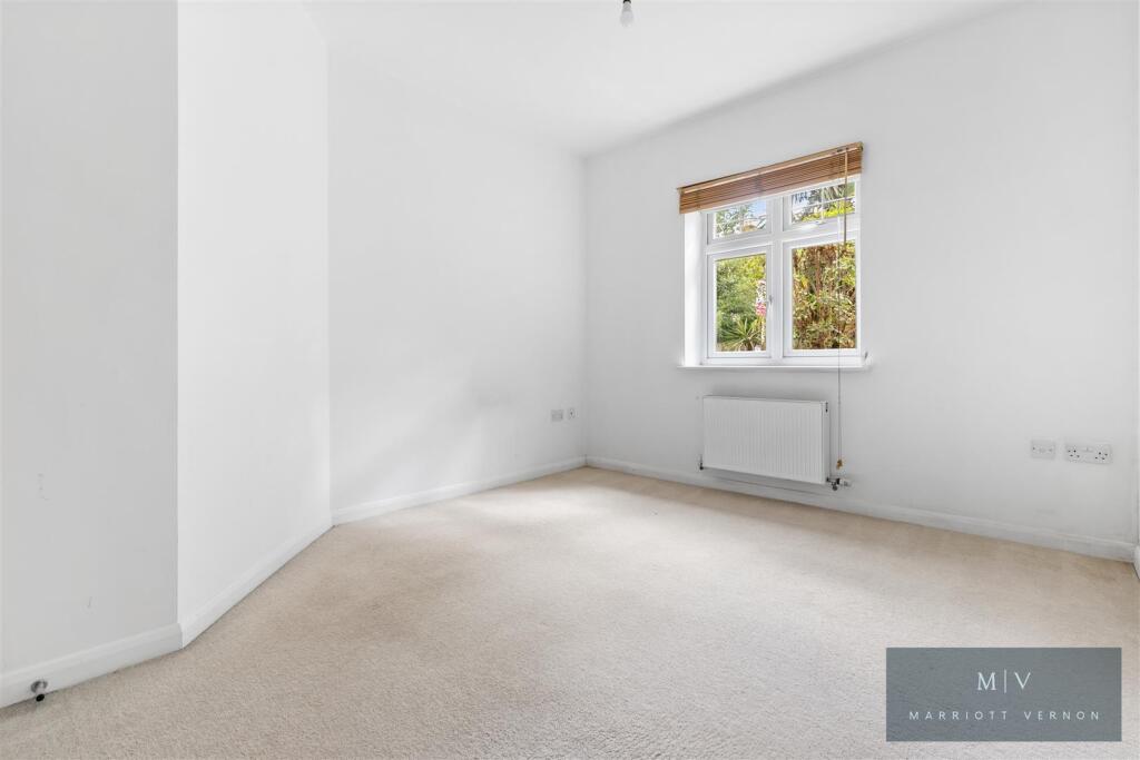 Flat 4 Eva Court MV-2.jpg