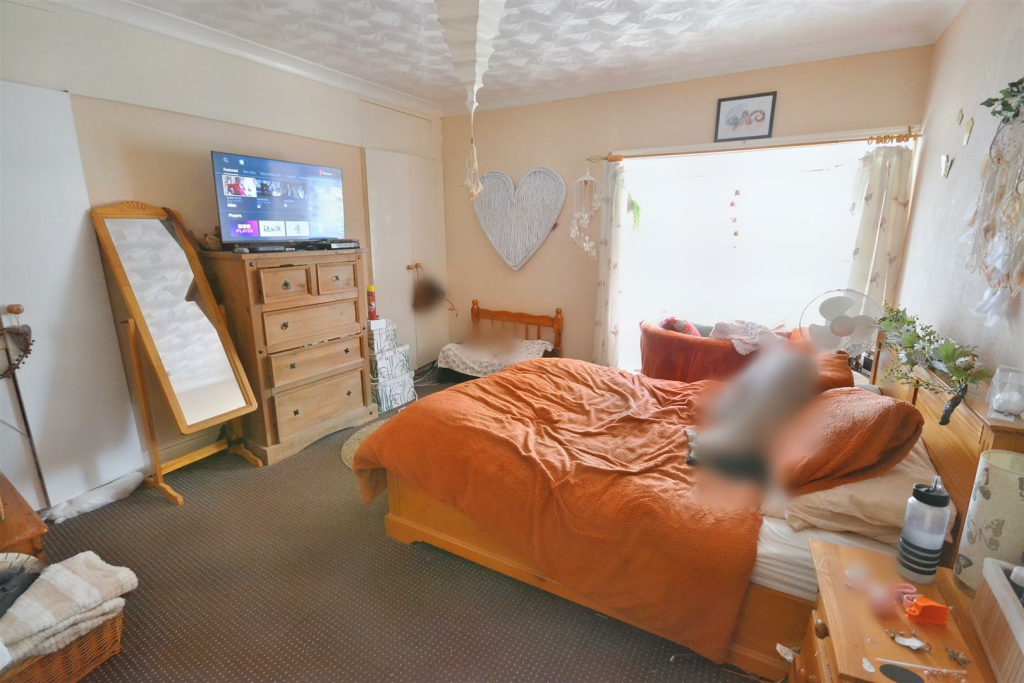 DSC_0705_blurred.png