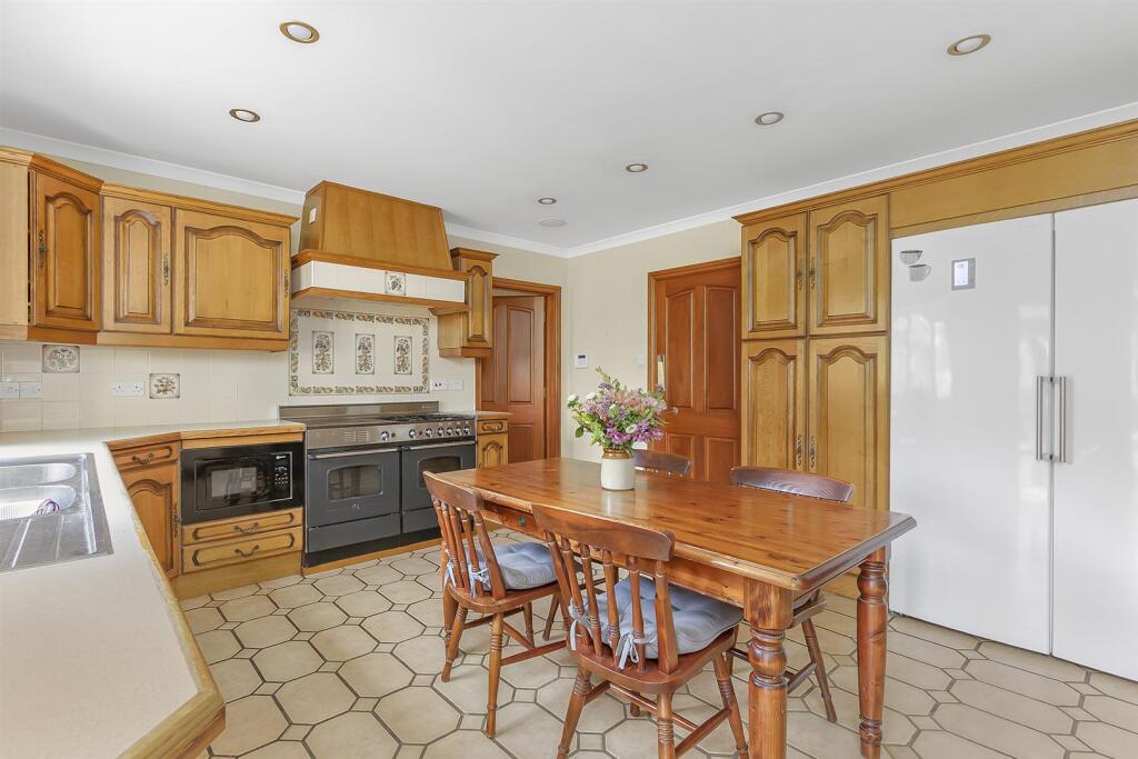 Home Close, Broadwell (14).jpg