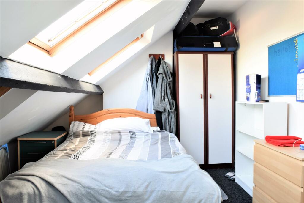 Bed 4 (1).JPG