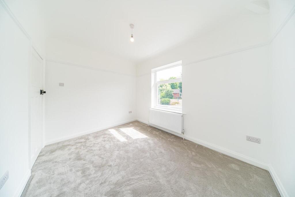 6 stanley crescent bedroom 3.jpg