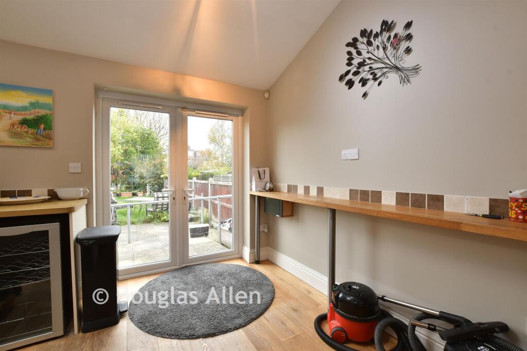 Kitchen/Breakfast Area