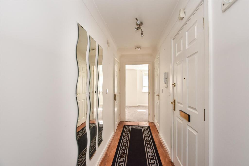 Hallway.jpg