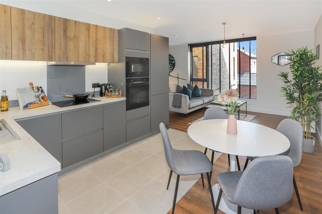 Dining:kitchen.jpg